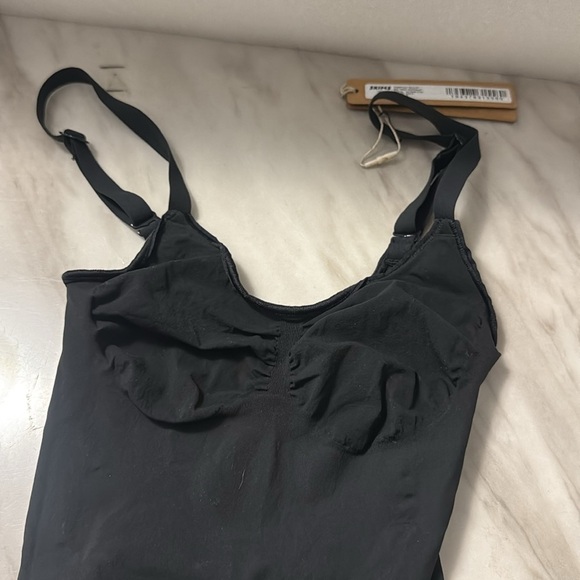 SKIMS Seamless Sculpt Mid Thigh Bodysuit Onyx Large New - Picture 4 of 8